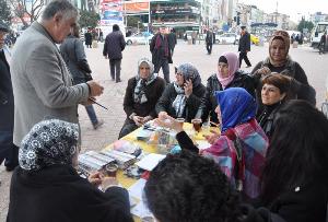 KADIN KOLLARI AK NOKTA ŞENLİĞİ DEVAM EDİYOR